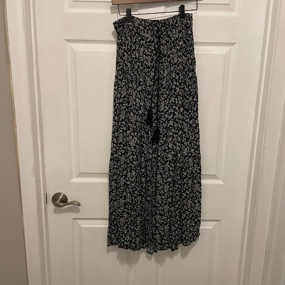 Gap Maxi Skirt Oversized with String Tie (5 clothing items for $15)